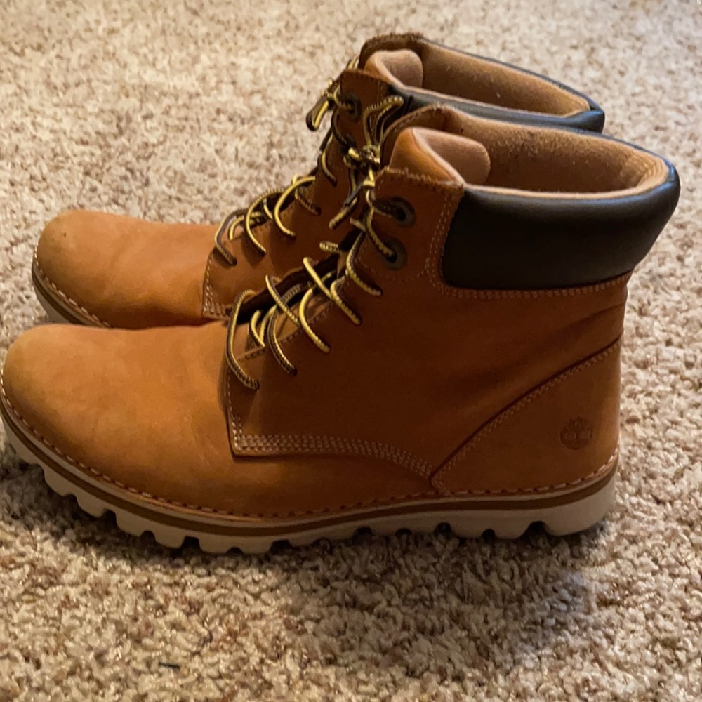 NEVER WORN Timberland boots, size 9
